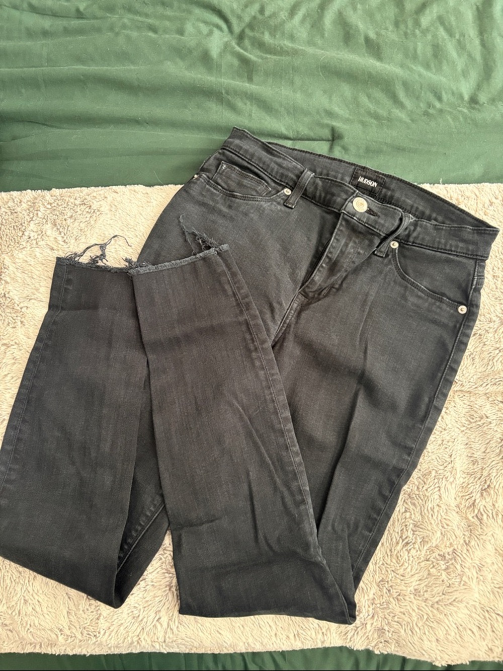 Hudson Jeans Women's Black Skinny Jeans with Frayed Hem